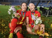 杏彩体育直播-包含江苏省女足比赛火爆进行，球员们全力以赴的词条